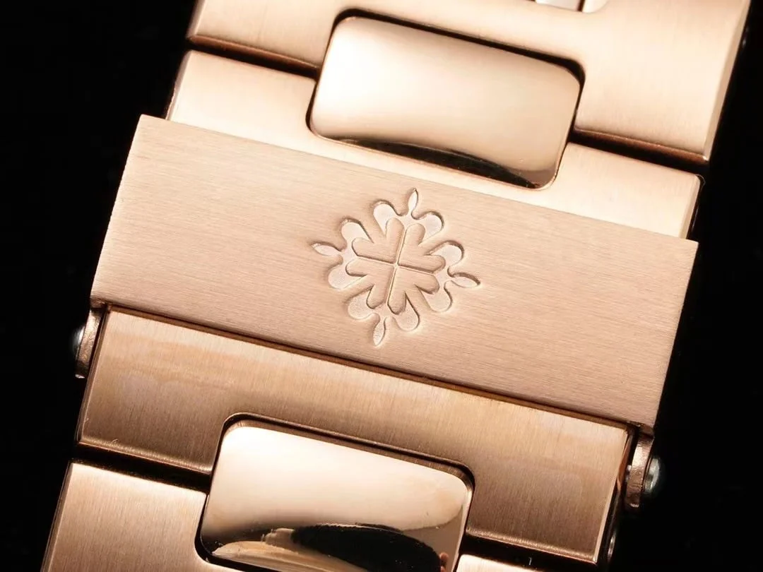 Replikaklocka: Patek Philippe 40 mm, roséguld, svart urtavla, helt steninfattad — enastående – Bild 6
