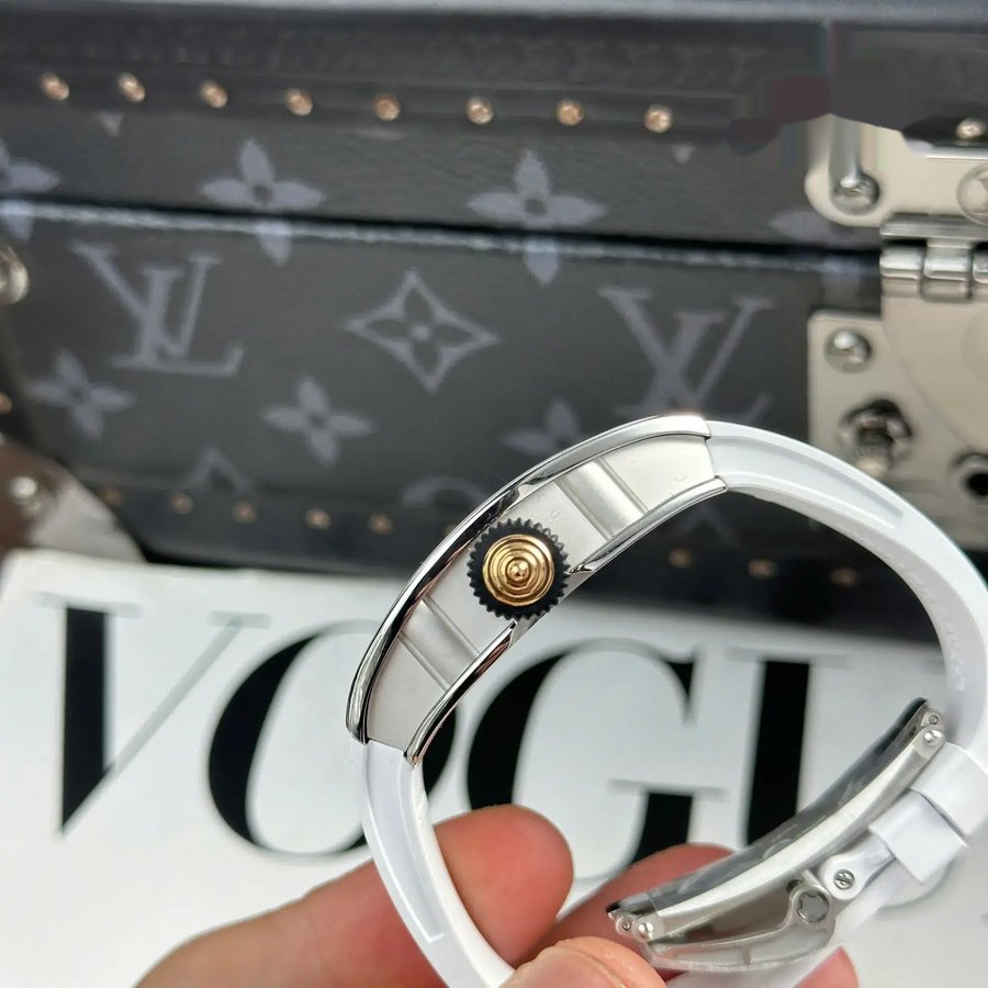 Replikaklocka: Richard Mille RM 07-01 Lady, diamanter, Red Lip, vitt gummiarmband, ZF 45.32 X 32,3 mm — prisvärd – Bild 7