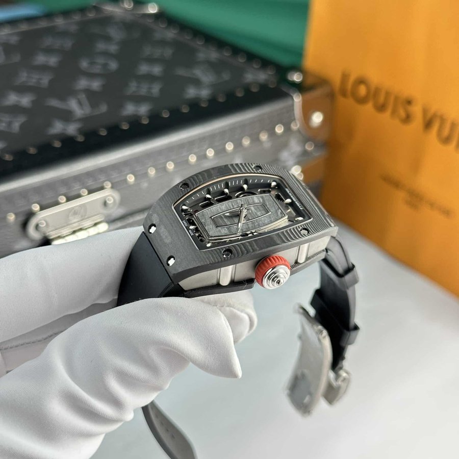 Replikaklocka: Richard Mille RM 07-01, svart kolfiber, svart, gummi, 45.32 X 32,3 mm — av hög kvalitet – Bild 4